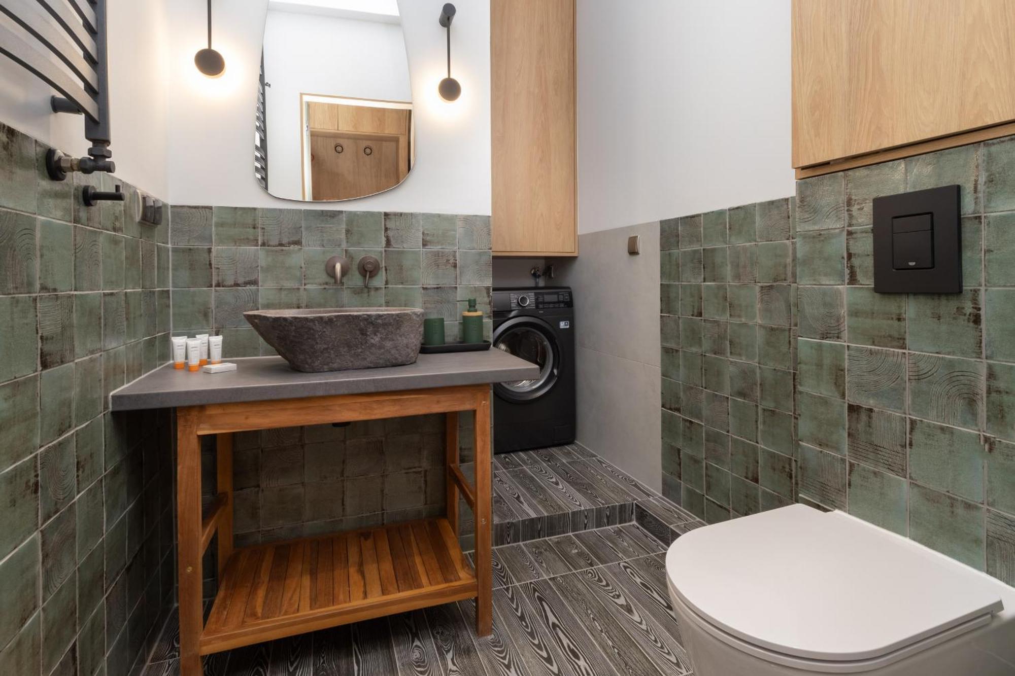 Loft Near The Old Town Parking & Balcony By Renters *