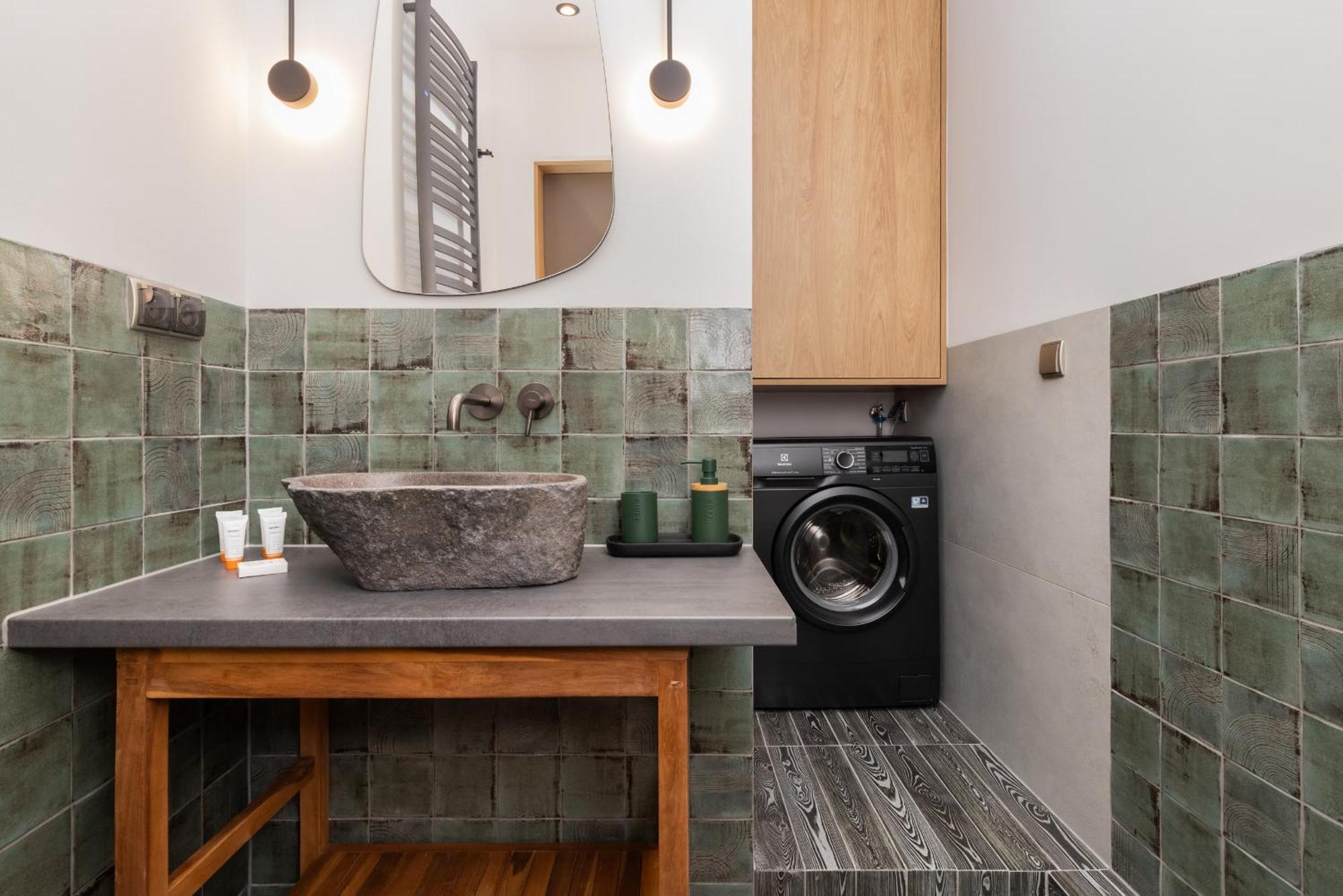 Апартаменти Loft Near The Old Town Parking & Balcony By Renters