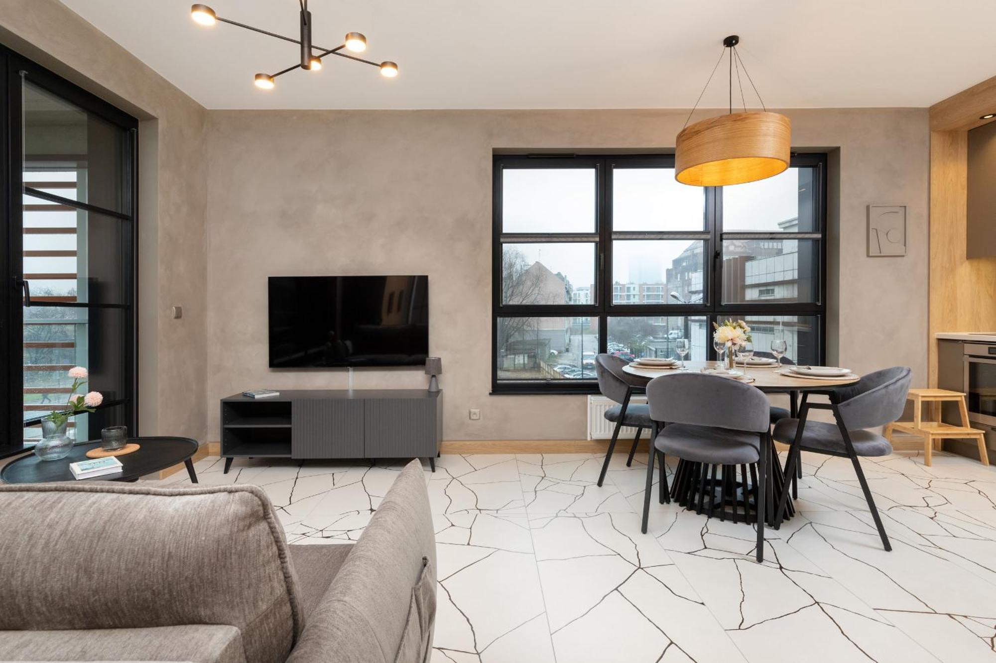 Loft Near The Old Town Parking & Balcony By Renters Апартаменти *