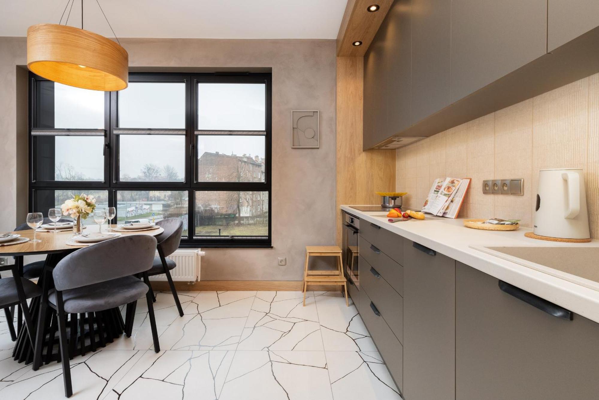 Апартаменти Loft Near The Old Town Parking & Balcony By Renters