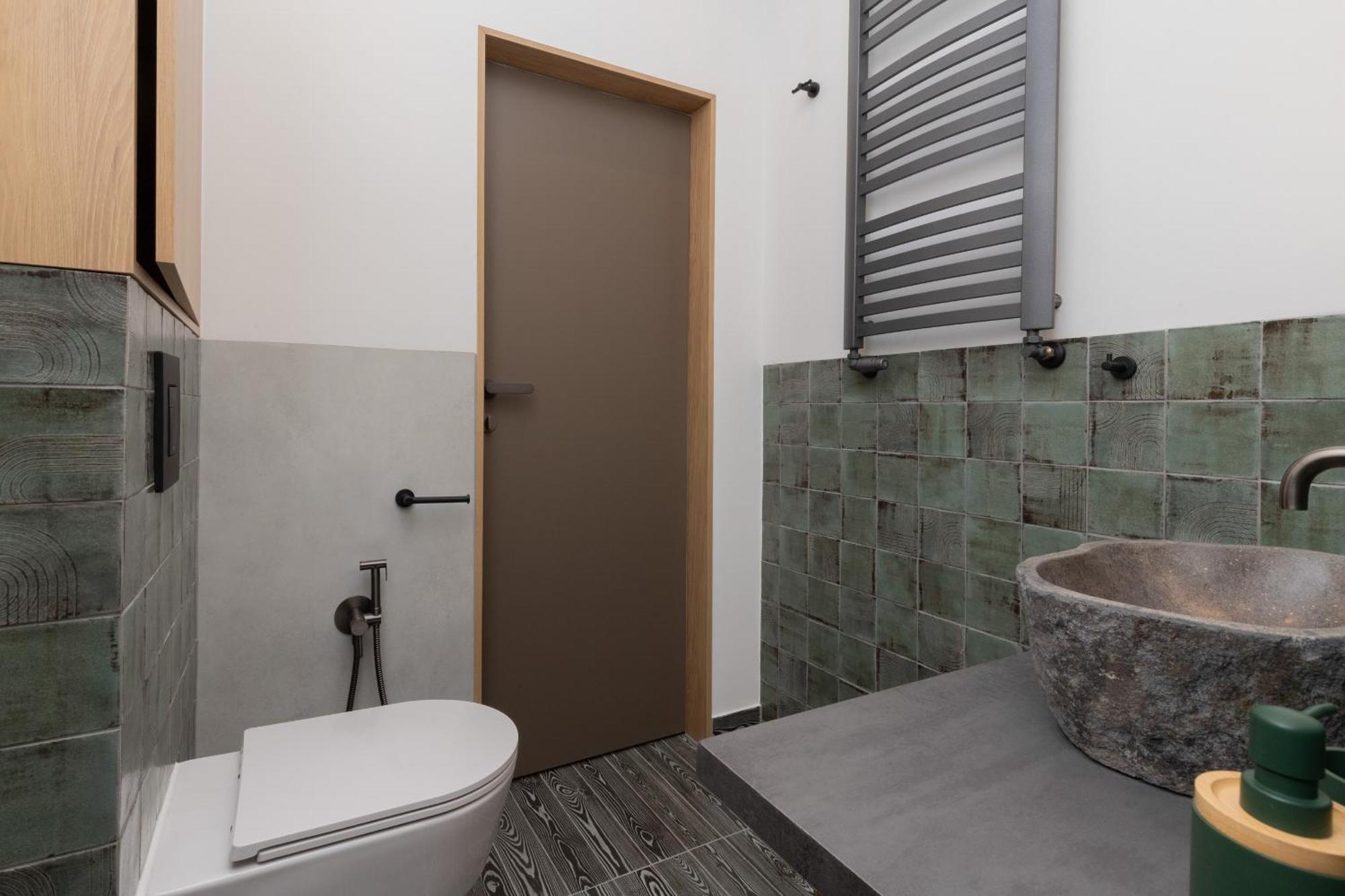 Loft Near The Old Town Parking & Balcony By Renters Apartment